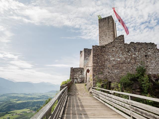 Burg Hocheppan castle chapel